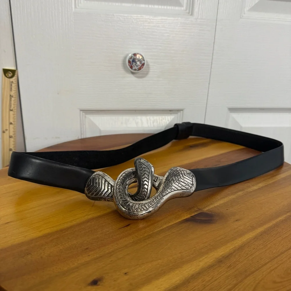 Chico’s‎ slide adjustable snake buckle belt size medium/large